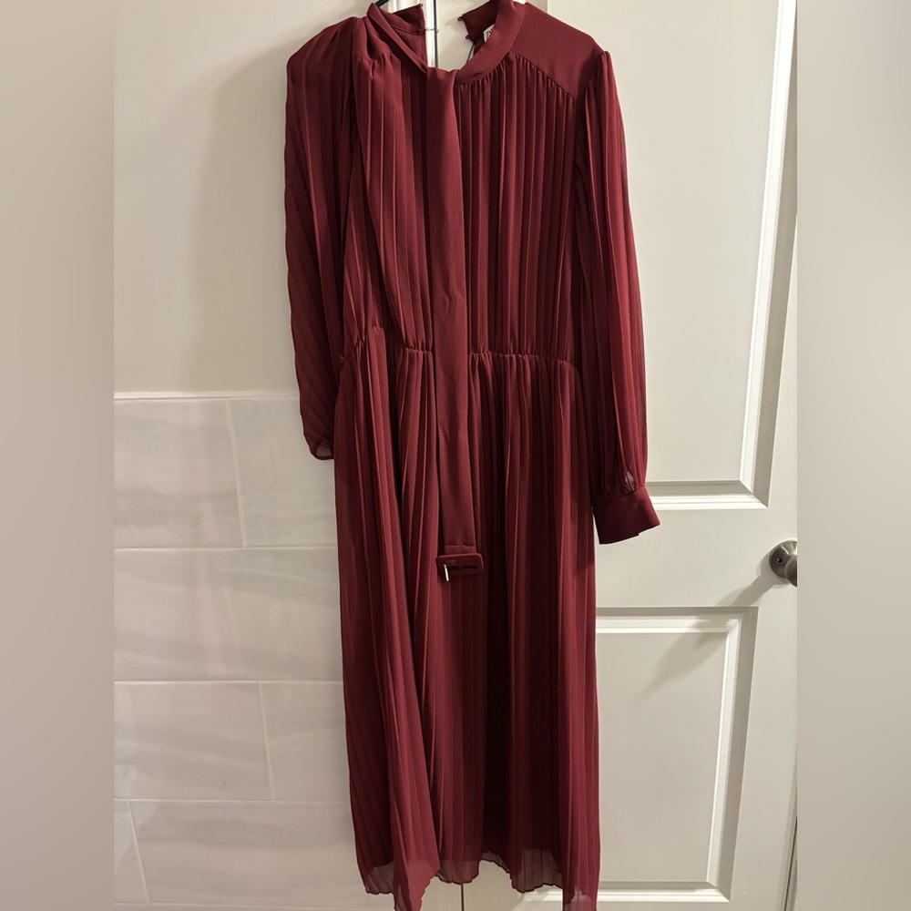 Womens ZARA Long Pleated Burgundy Dress with Tie Neck (Missing back buttons)